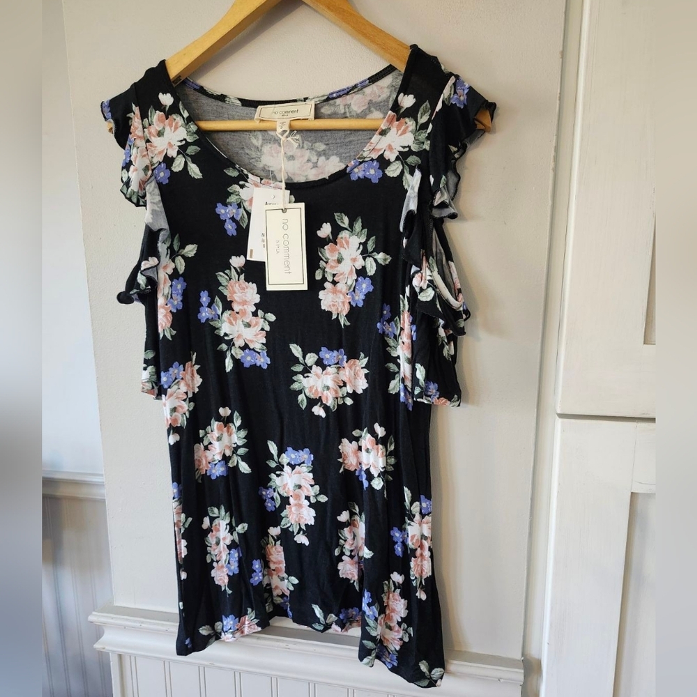 No Commitment cold shoulder top size S